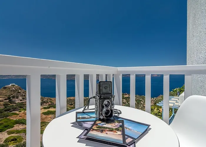 Halara * Plaka (Milos)